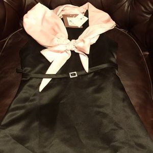 Sleeveless formal dress with pink shawl